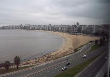 Pocitos - Excelente Apto. De 244 M2 - 8º Piso - Gran Vista De La Bahía