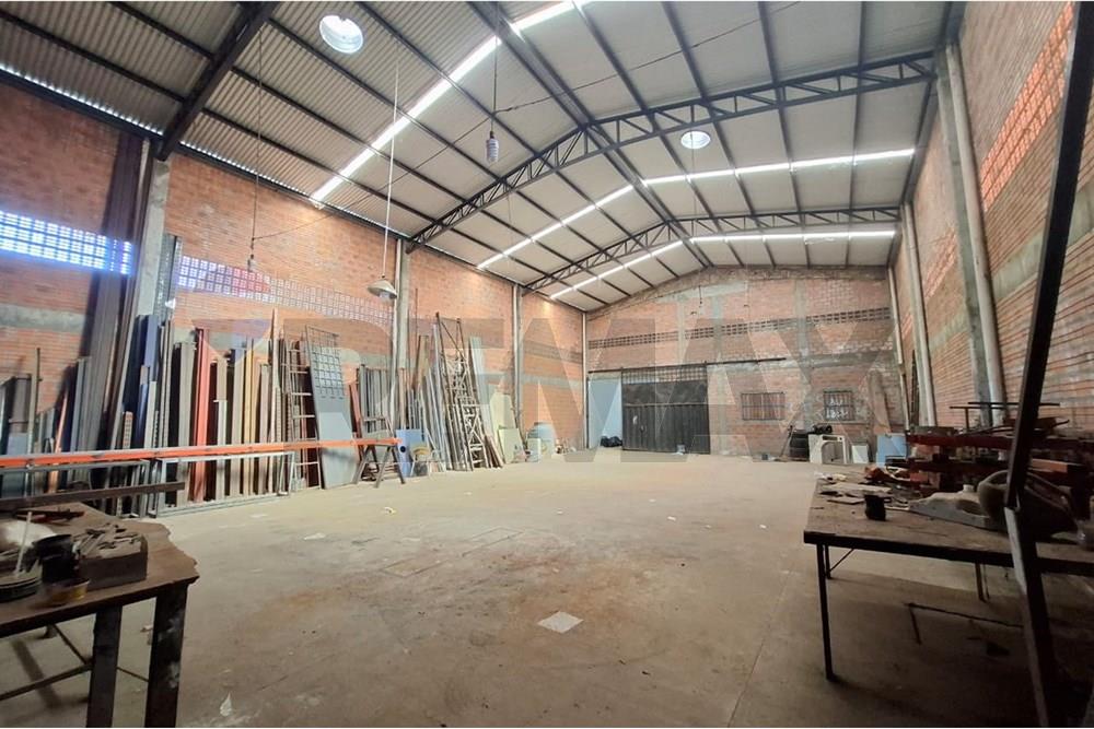 Depósito - Alquiler - Luque — foto 3