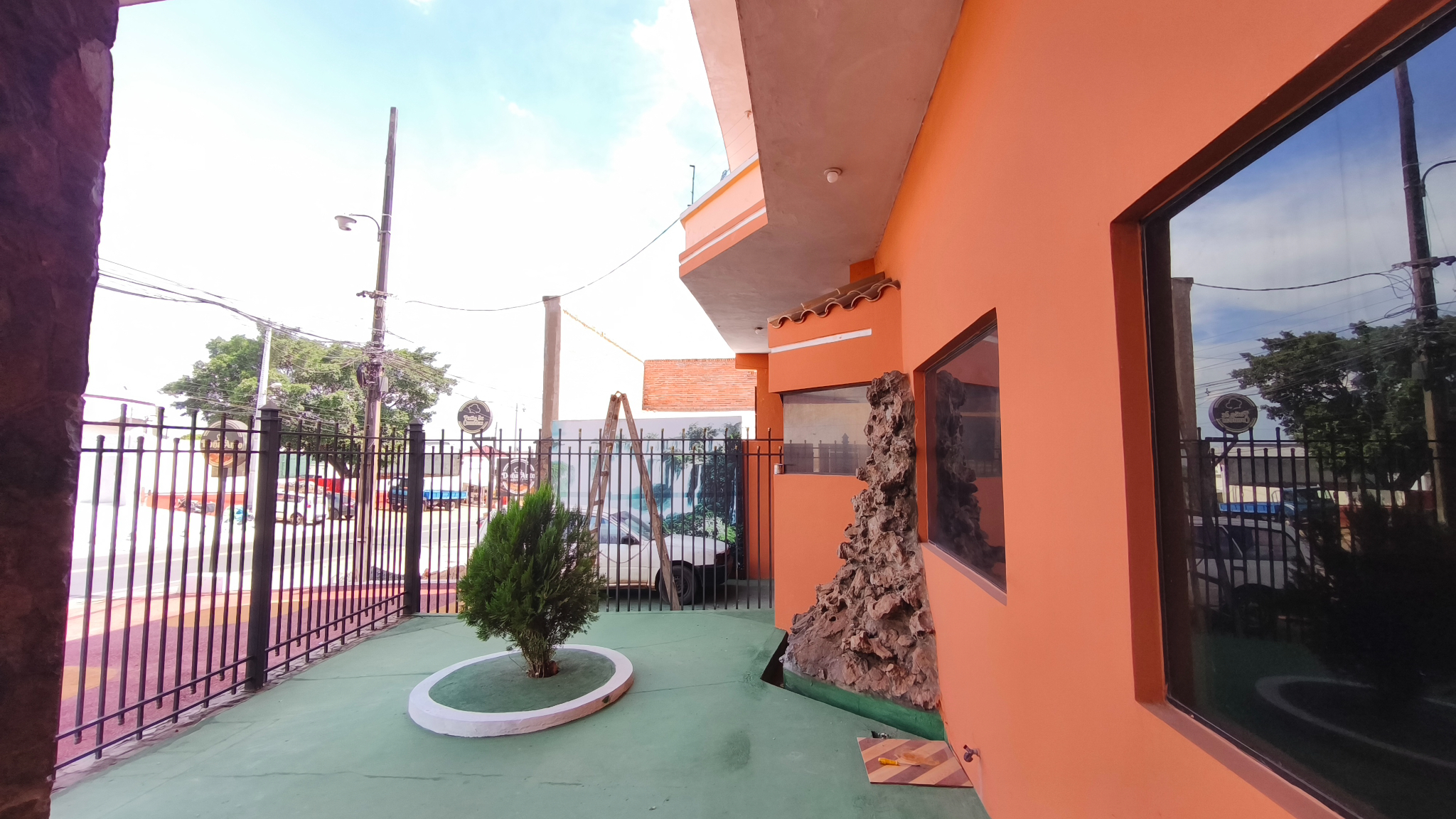 Estratégico Complejo Comercial en San Lorenzo: Edificio Corporativo + Tinglado — foto 2