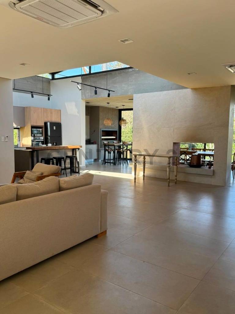 VENDO  CASA EN SANBER CON VISTA AL LAGO — foto 2