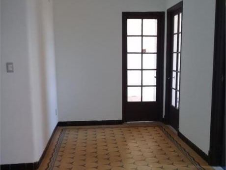 Apartamento Al Frente 2 Dormitorios Sobre Calle Lindolfo Cuestas