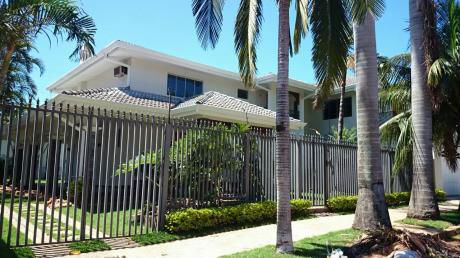 Amplia Y Fina Residencia En Exclusivo Barrio El Mangal