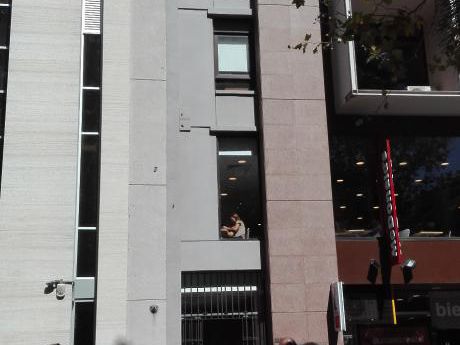 Excelente Oficina Frente A La Plaza Matriz