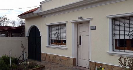 Hermosa Casa PadrÓn Único. Apta Banco. Amplia, Luminosa ,jardÍn Garage Fondo.