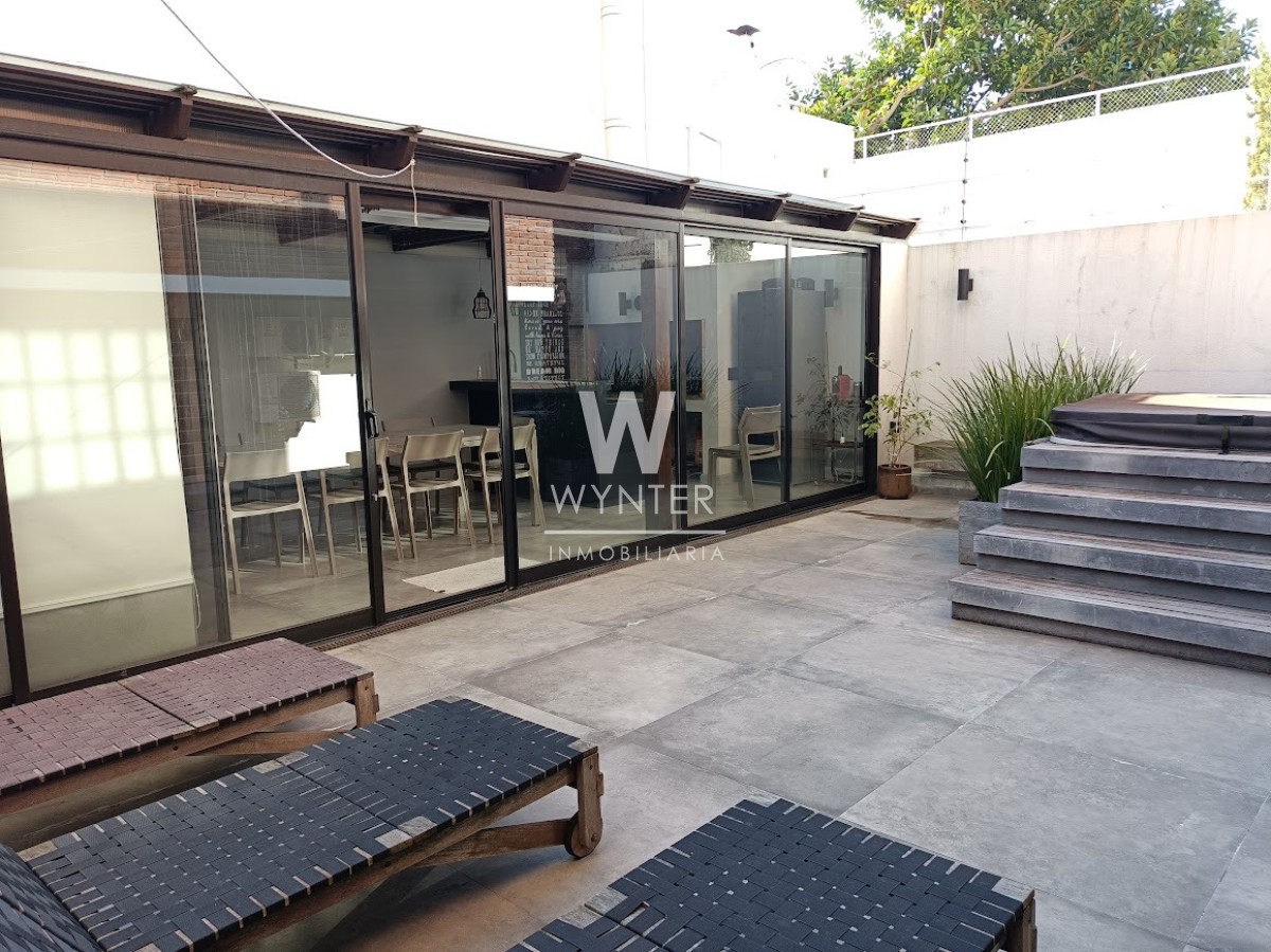 APARTAMENTO EN VENTA SOBRE RAMBLA GANDHI 4 DORMITORIOS. PATIO. BARBACOA