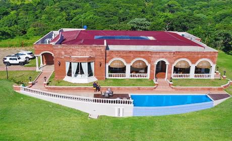 Casa En Venta - La Guardia, En La Cima De Una Colina