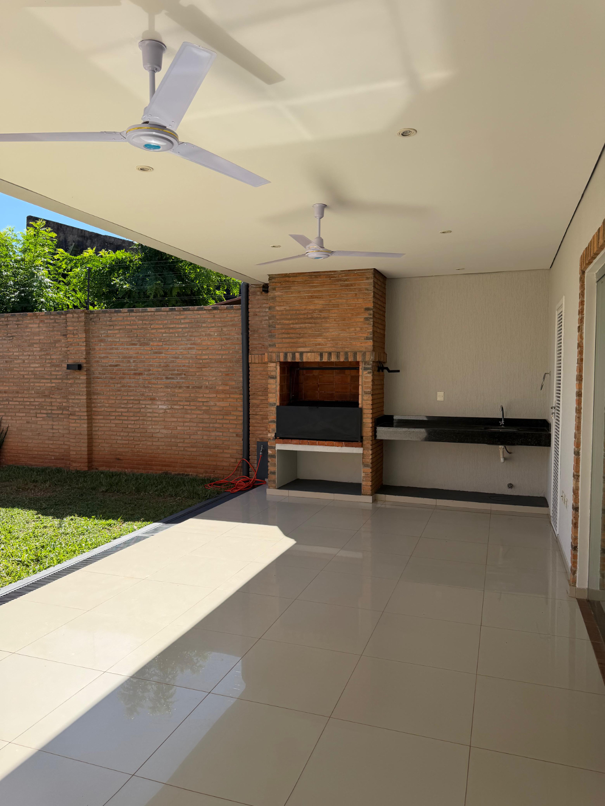 ALQUILO CASA PAREADA CON PISCINA Y QUINCHO – LOMA MERLO, JARDÍN DE ORO — foto 2