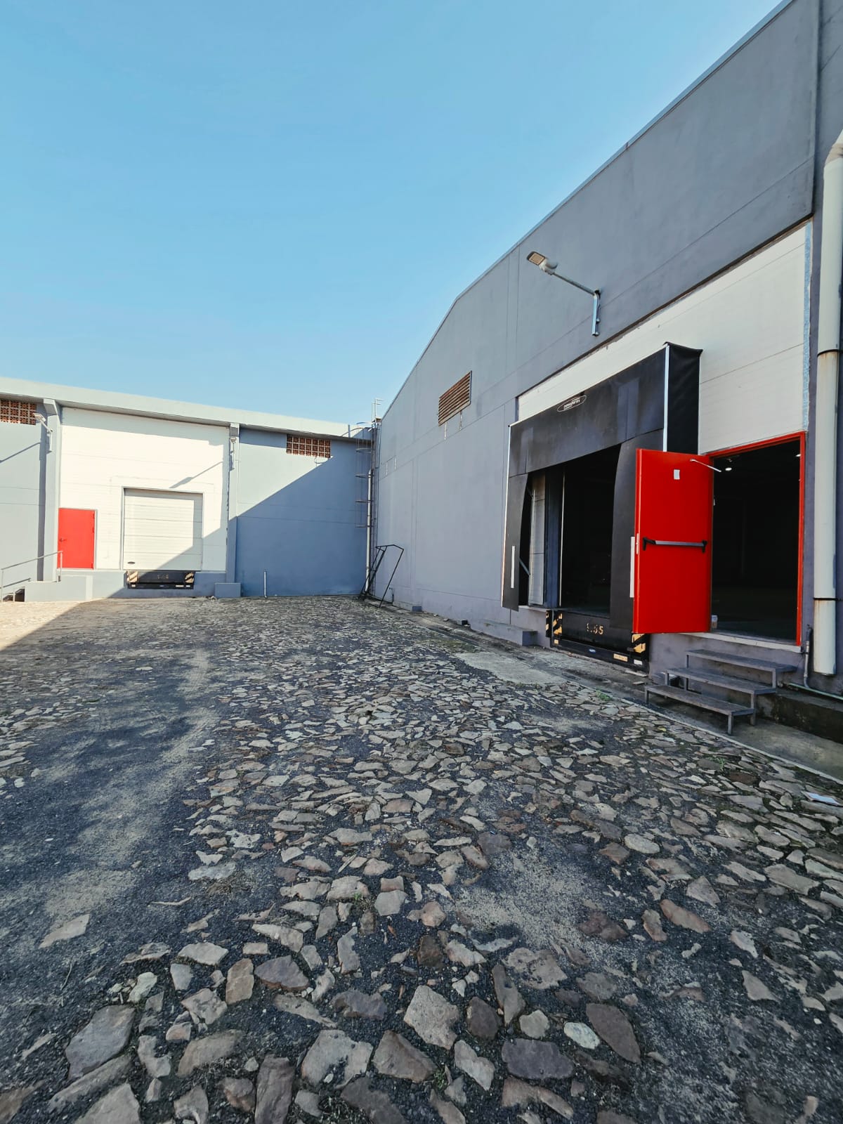 ALQUILER DE DEPOSITO EN MARIANO ROQUE ALONSO — foto 3