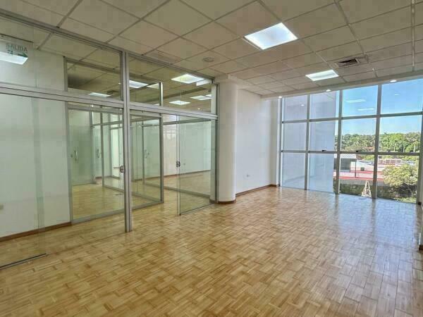 ALQUILO OFICINA EN EDIFICIO CORPORATIVO - SOBRE AVDA. ESPAÑA — foto 2