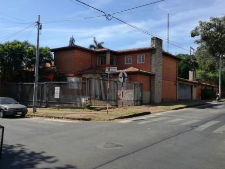 Casa En Esquina - Barrio Mcal. Estigarribia