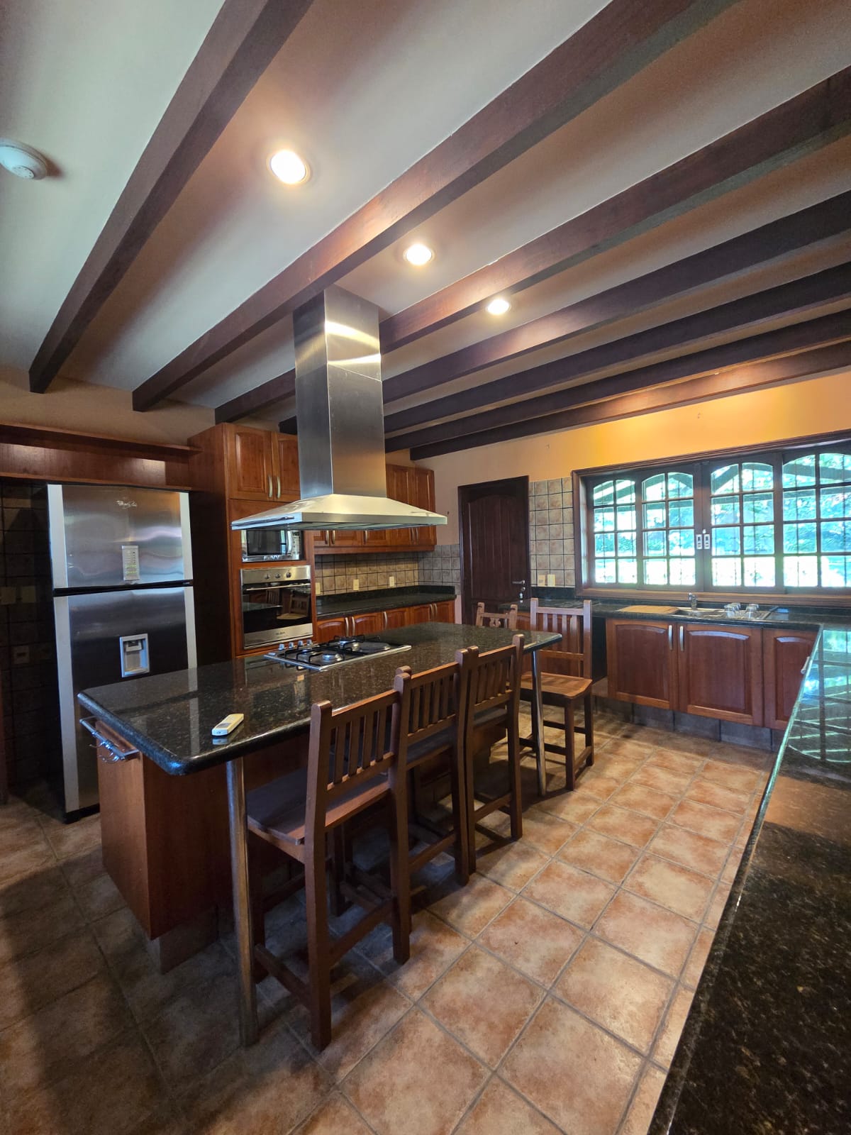 EN VENTA AMPLIA CASA EN ESQUINA – San Bernardino — foto 3