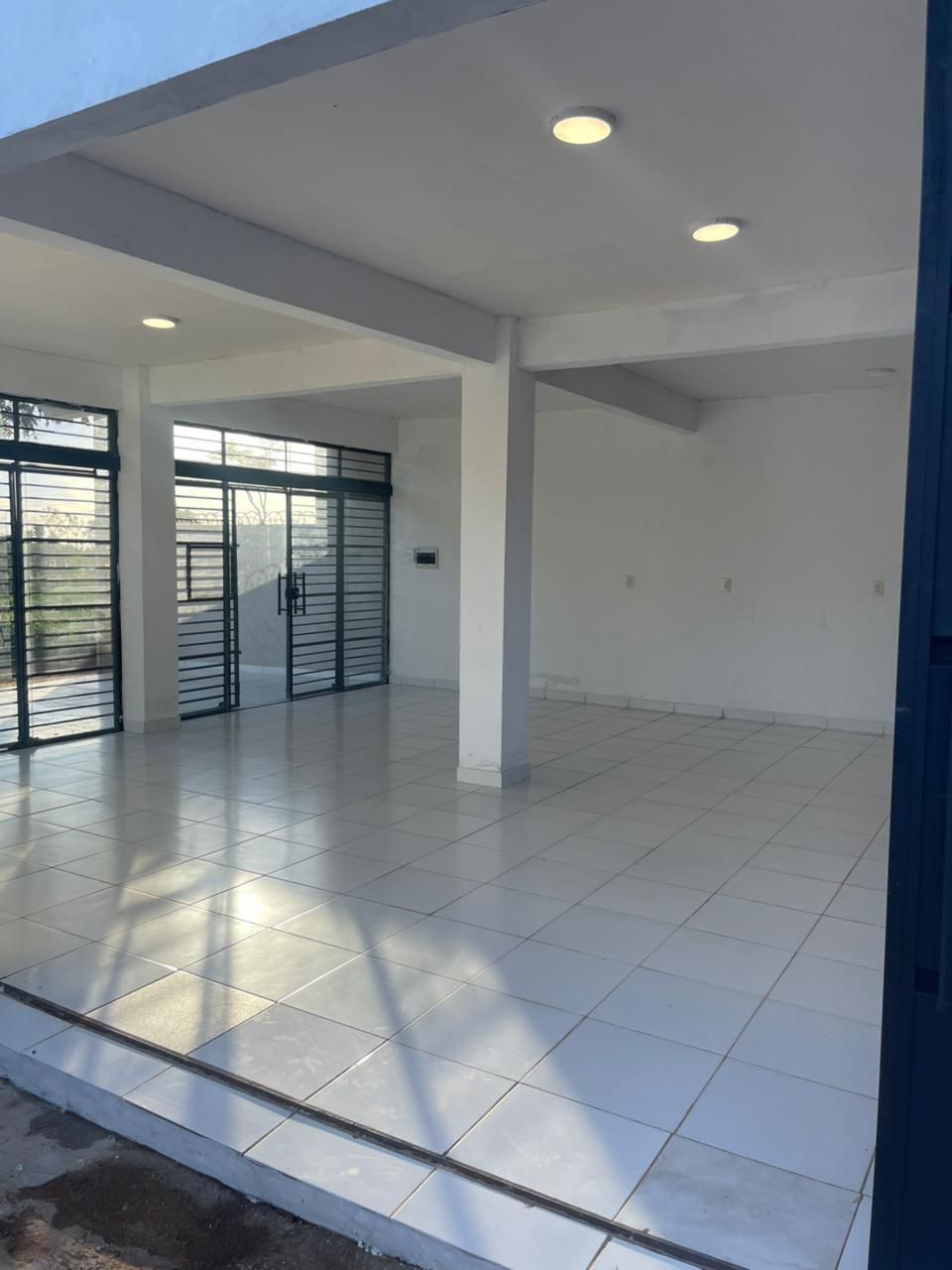 ALQUILO SALON COMERCIAL EN YPANE — foto 3