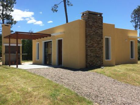 Casa A Estrenar En Barrio Los Angeles, Piriápolis
