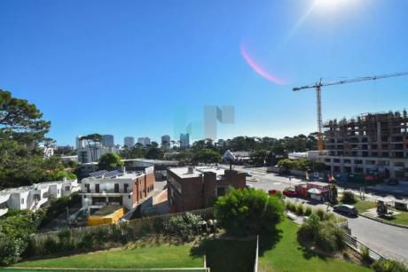 Gala Vista Oportunidad! Apartamento De 1 Dormitorios A Estrenar En Venta! Roosevelt, Punta Del Este. - Ref: 7993