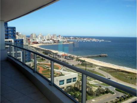 Seasons Tower En Venta De 3 Dormitorios. Excelente Apartamento Playa Mansa. Punta Del Este.