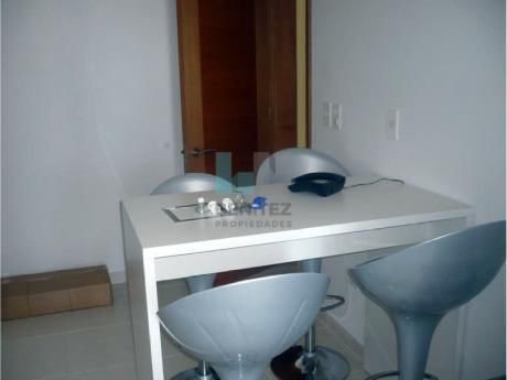 Seasons Tower En Venta De 3 Dormitorios. Excelente Apartamento Playa Mansa. Punta Del Este.