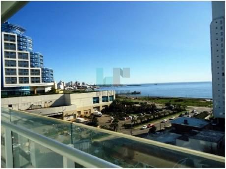 Seasons Tower. Excelente 2 Dormitorios + Dependencia A La Venta. Playa Mansa, Punta Del Este.