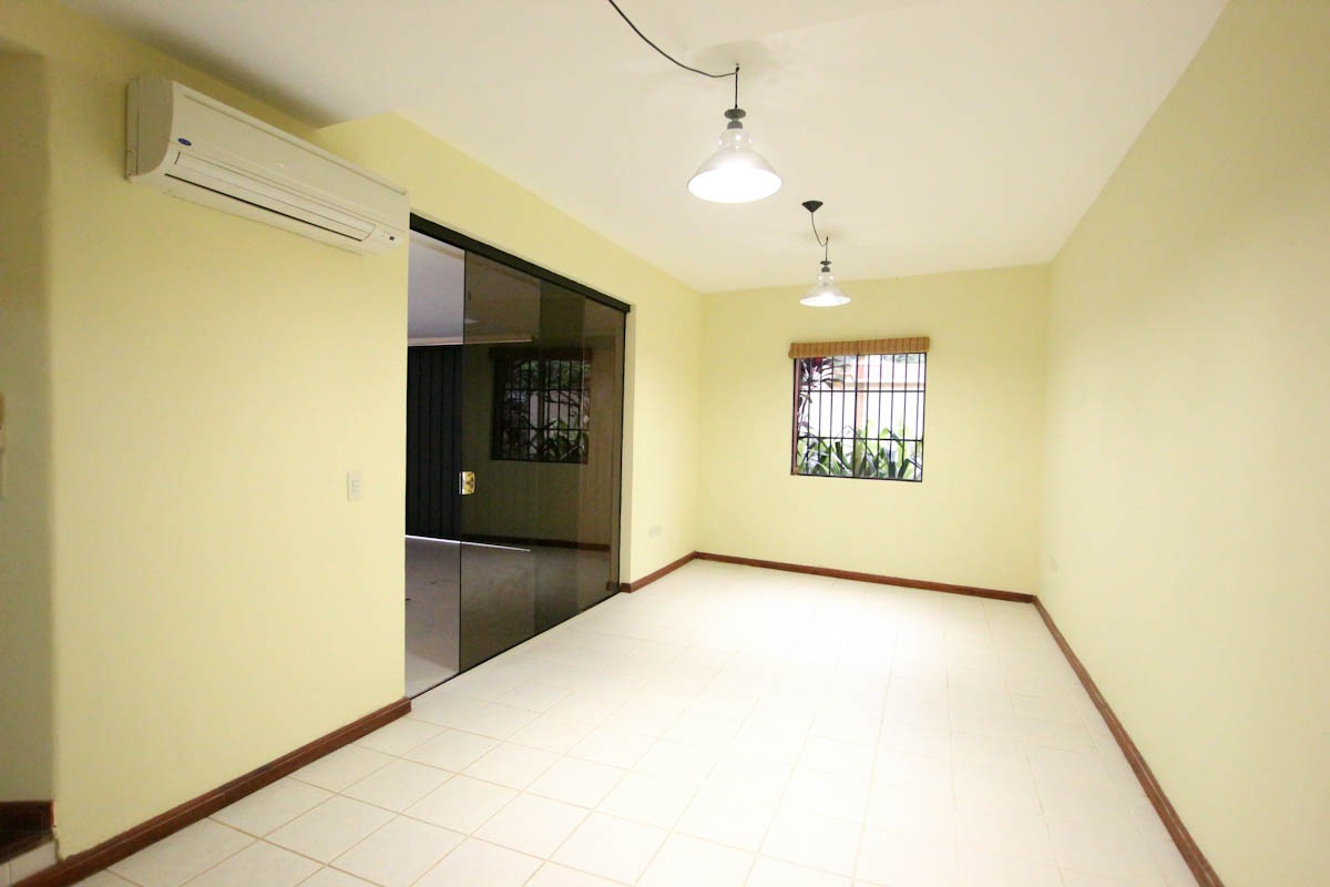 DÚPLEX EN ALQUILER CON QUINCHO Y PATIO – ZONA SANTA TERESA, EJE CORPORATIVO — foto 2