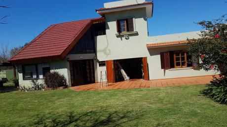 Hermoso Entorno. Casa Con 289 Metros Construidos, 1200 Metros De Terreno