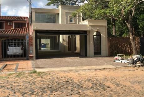 Alquilo Casa Tipo Minimalista En Ycua- Sati.