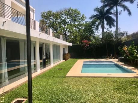 Vendo Amplia Residencia De 720 Mts Superf. Luque