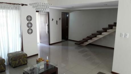 Hermosa Casa Ubicada En Uno De Los Mejores Condominios - La Hacienda III
