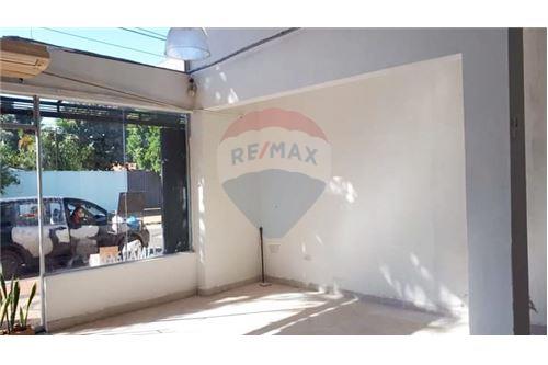 ALQUILO AMPLIO SALON COMERCIAL EN LUQUE — foto 2