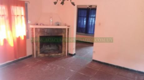 Oportunidad Amplia Casa Con Gran Terreno De Fondo!