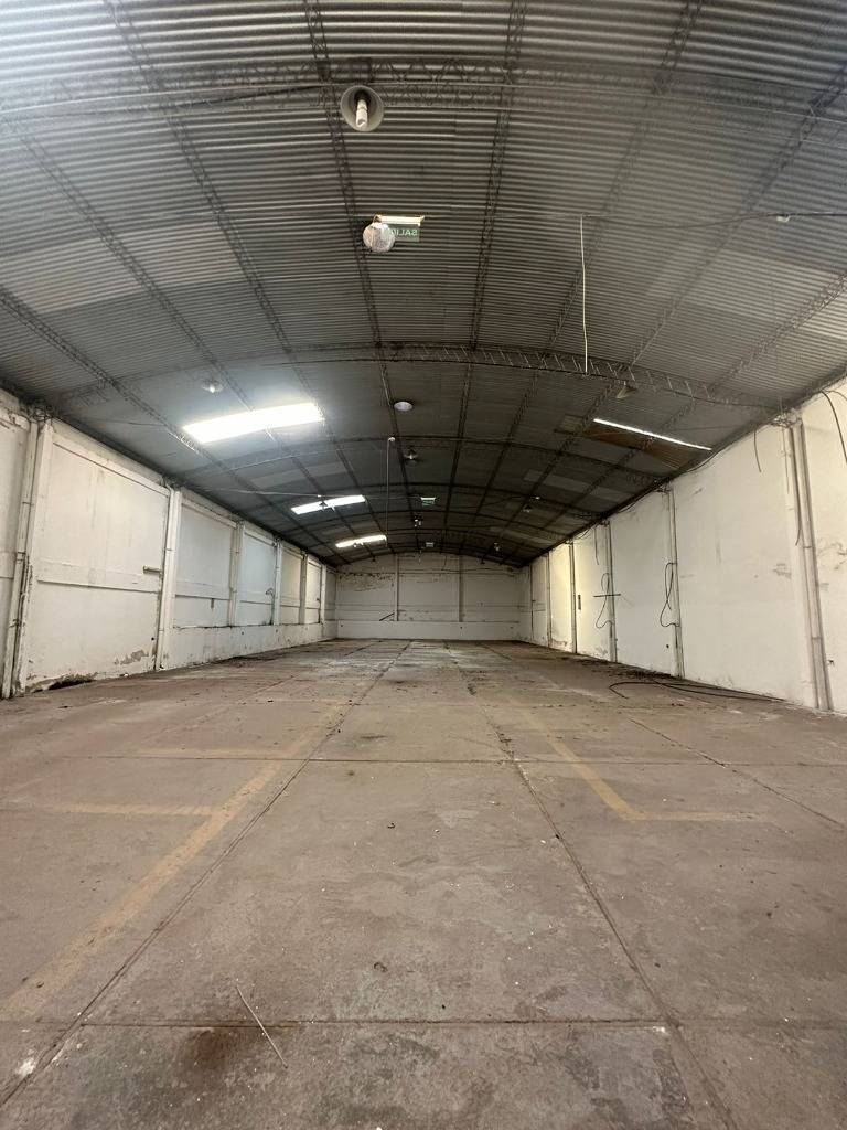En Venta Deposito con oficinas en Sajonia, sobre la Avda Carlos Antonio Lopez — foto 2