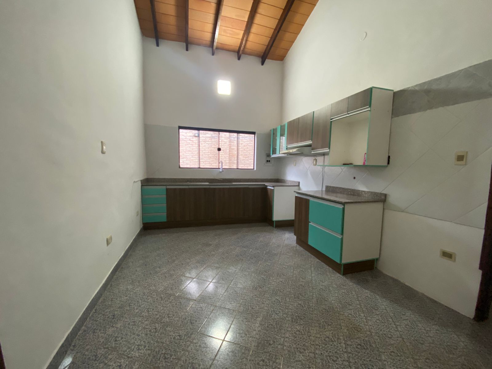 Alquilo Casa En Lambare Barrio Mbachio I. — foto 3