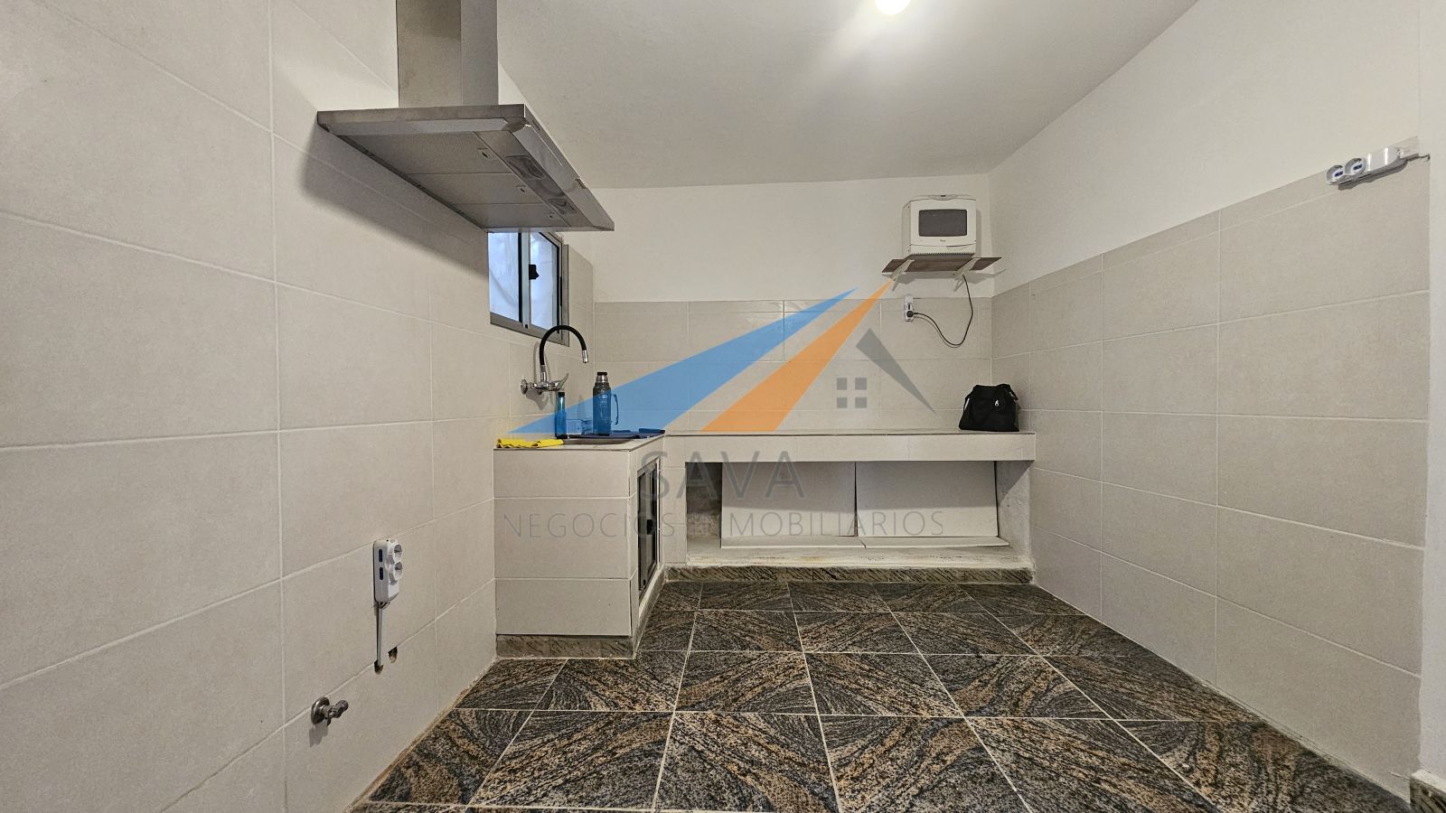 Alquiler Casa 3 Dormitorios + Servicio En Ciudad De La Costa! Patio. Estufa a Leña! · Foto 4