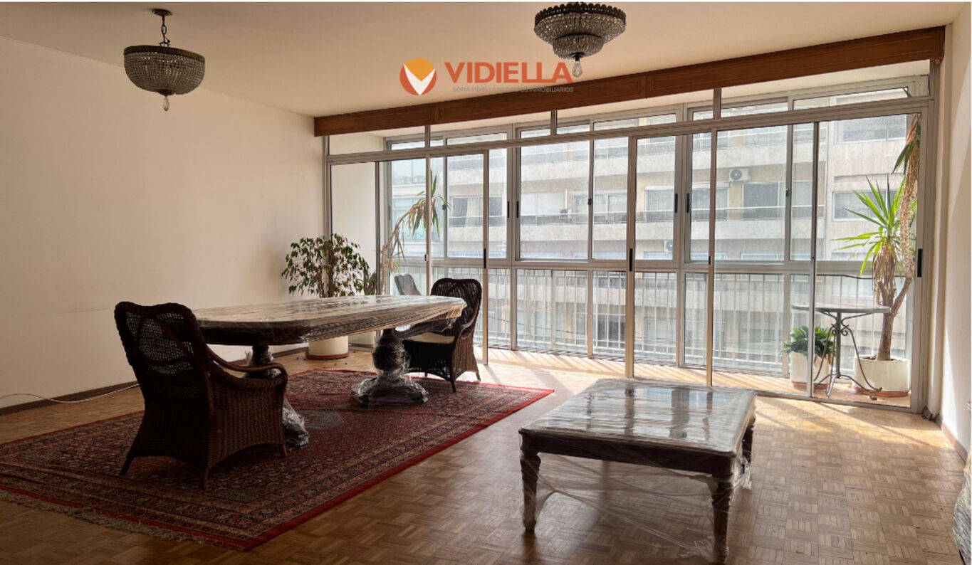 Alquiler apartamento de 3 dormitorios y servicio c/garaje en Pocitos