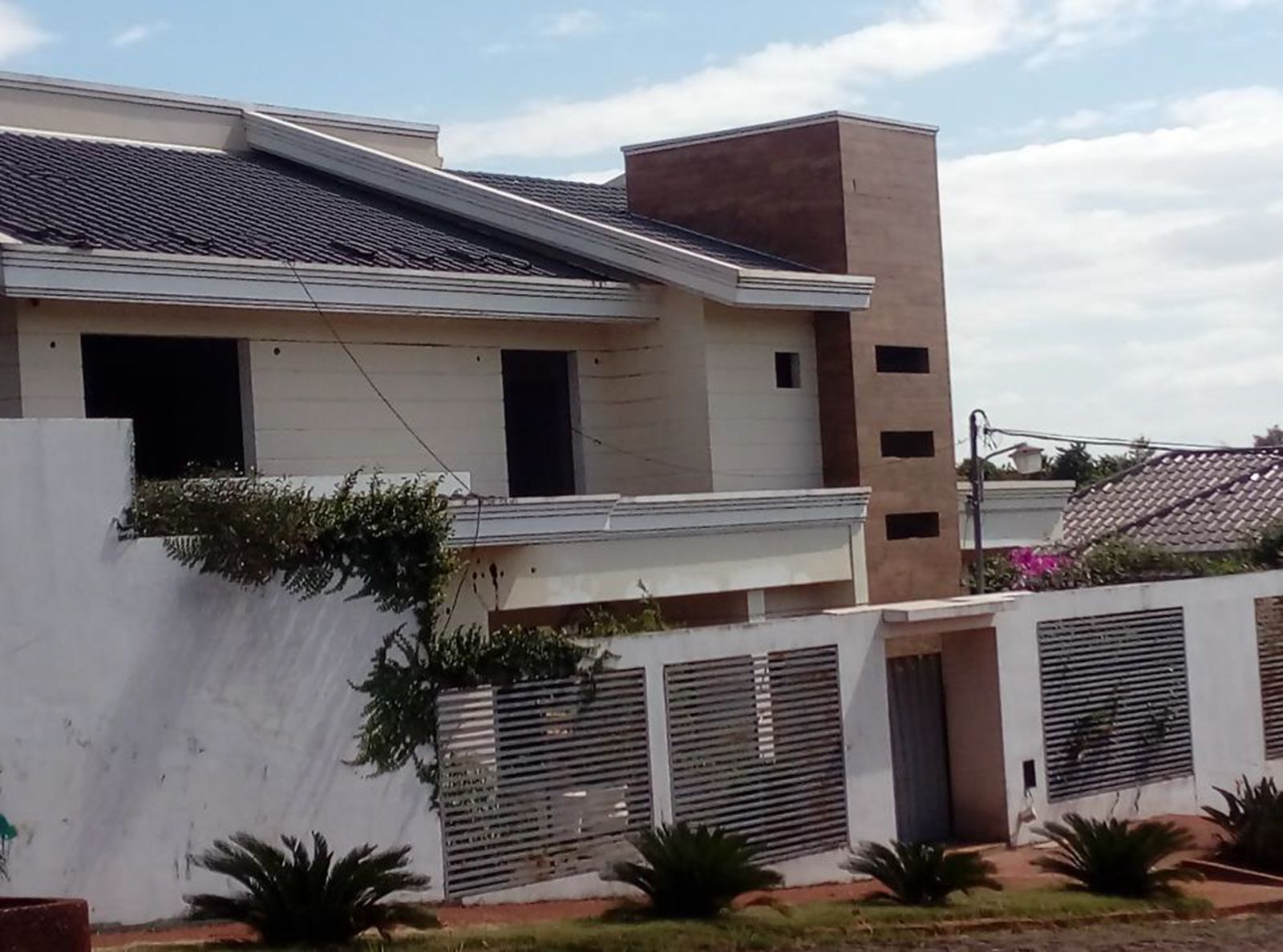 Vendo Residencia de 1.511 m2 a Refaccionar en Santa Rita, Alto Paraná-LHO7842354 — foto 3