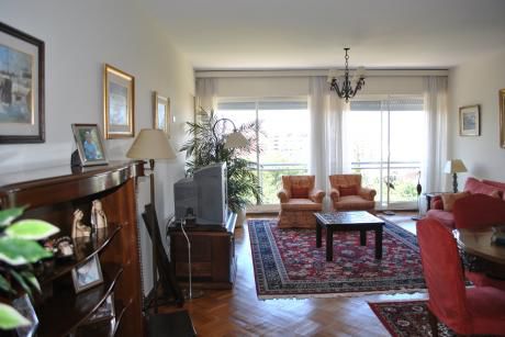 Buen Apartamento Frente Al Parque