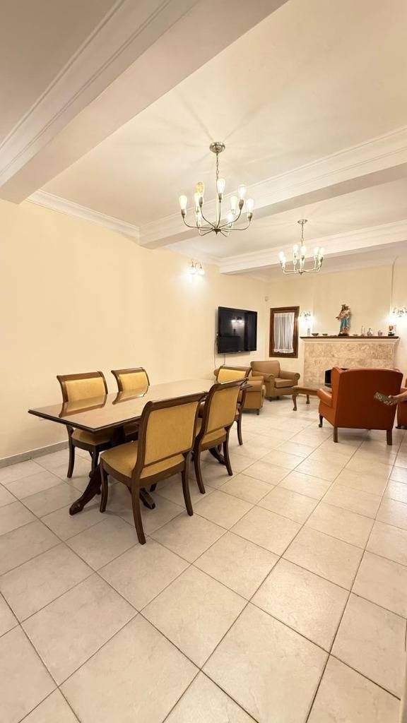 Exclusiva Residencia con Potencial Residencial. — foto 3