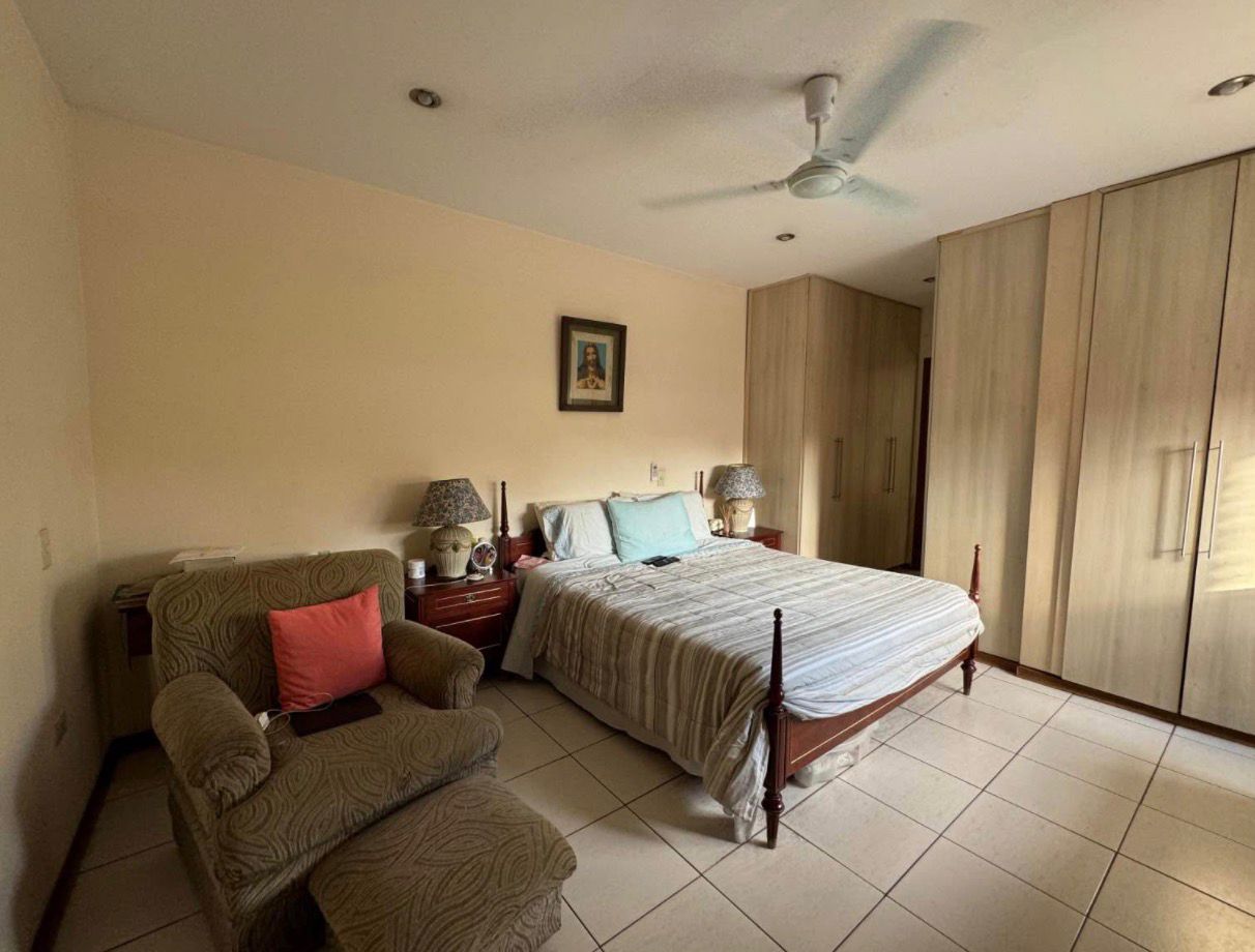 VENDO DUPLEX CON 3HAB EN ESQUINA YKUA SATI A 1 CUADRA DE AV AVIADORES DEL CHACO — foto 2