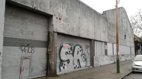 Alquiler Deposito/galpón Con Oficina En Aguada