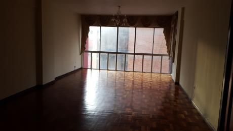 Lindo Y Amplio Departamento En Venta Av. 6 De Agosto