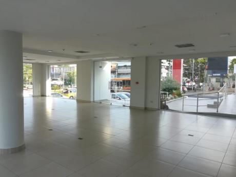 Alquilo Locales Comerciales En Pleno Villa Morra