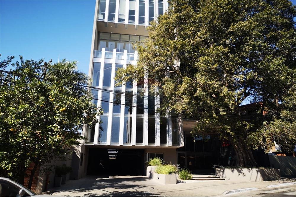 GRAN OFICINA CON COCHERA EN ELEGANTE EDIFICIO — foto 2