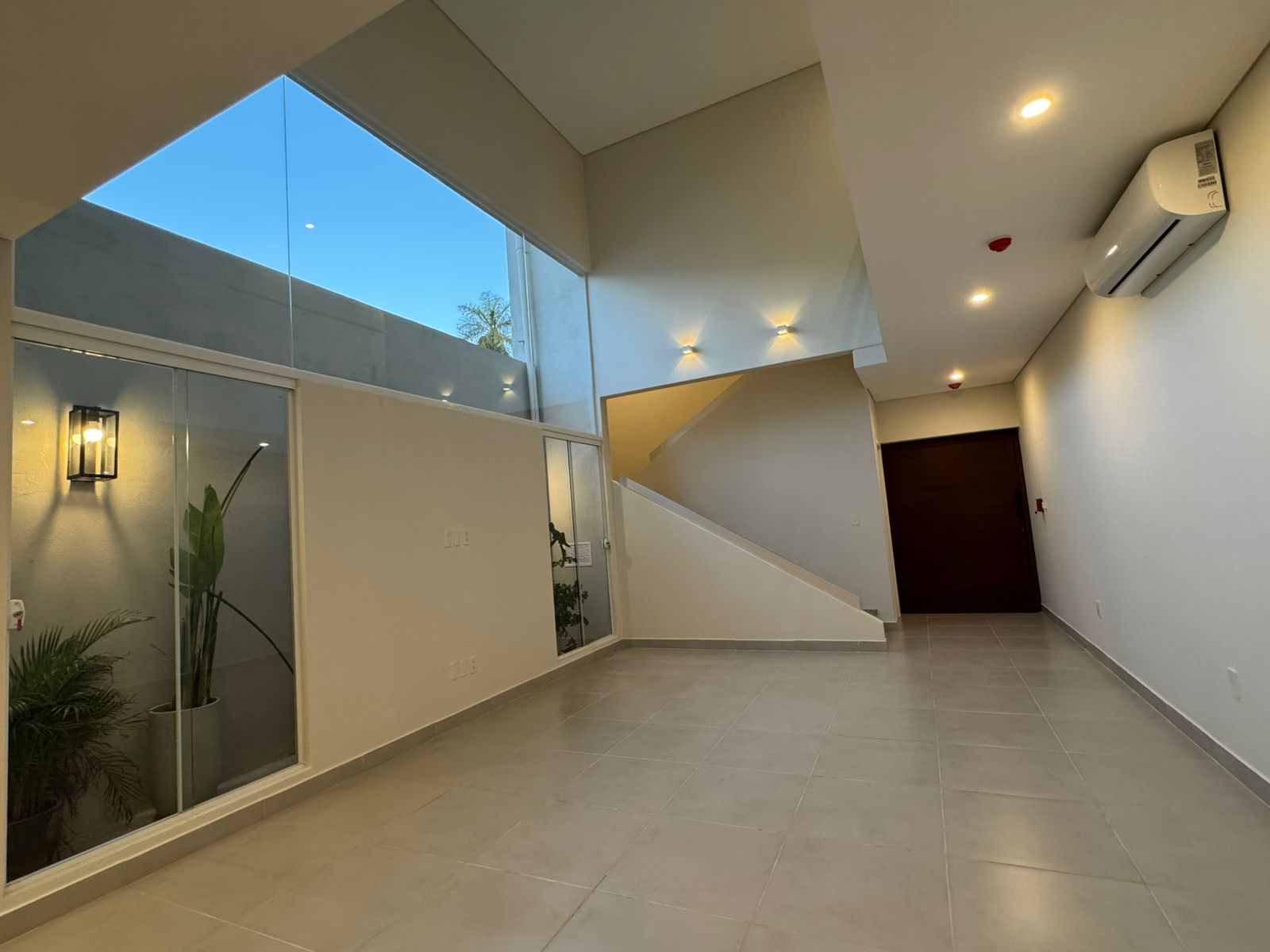 Alquilo Hermosa Casa Pareada a Estrenar de 3 Plantas — foto 2