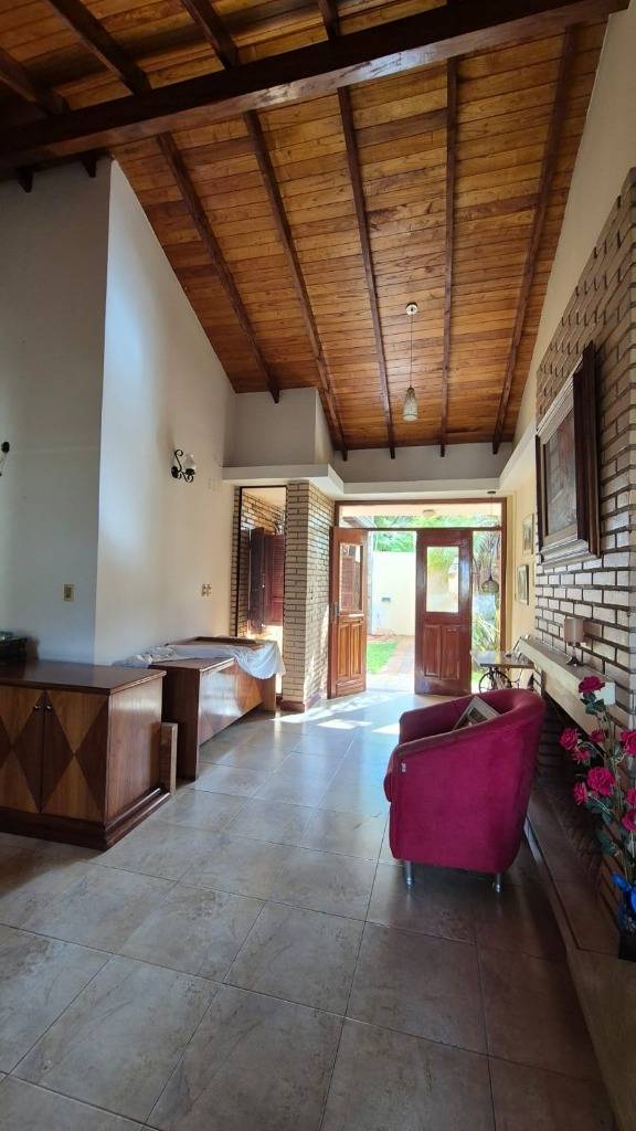 EN VENTA INMUEBLE CON DOS VIVIENDAS EN BARRIO CARMELITAS, CAMBYRETÁ - ITAPUA — foto 2