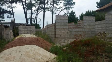 Terreno Con Mejoras A 2 Cuadras De Perez Butler