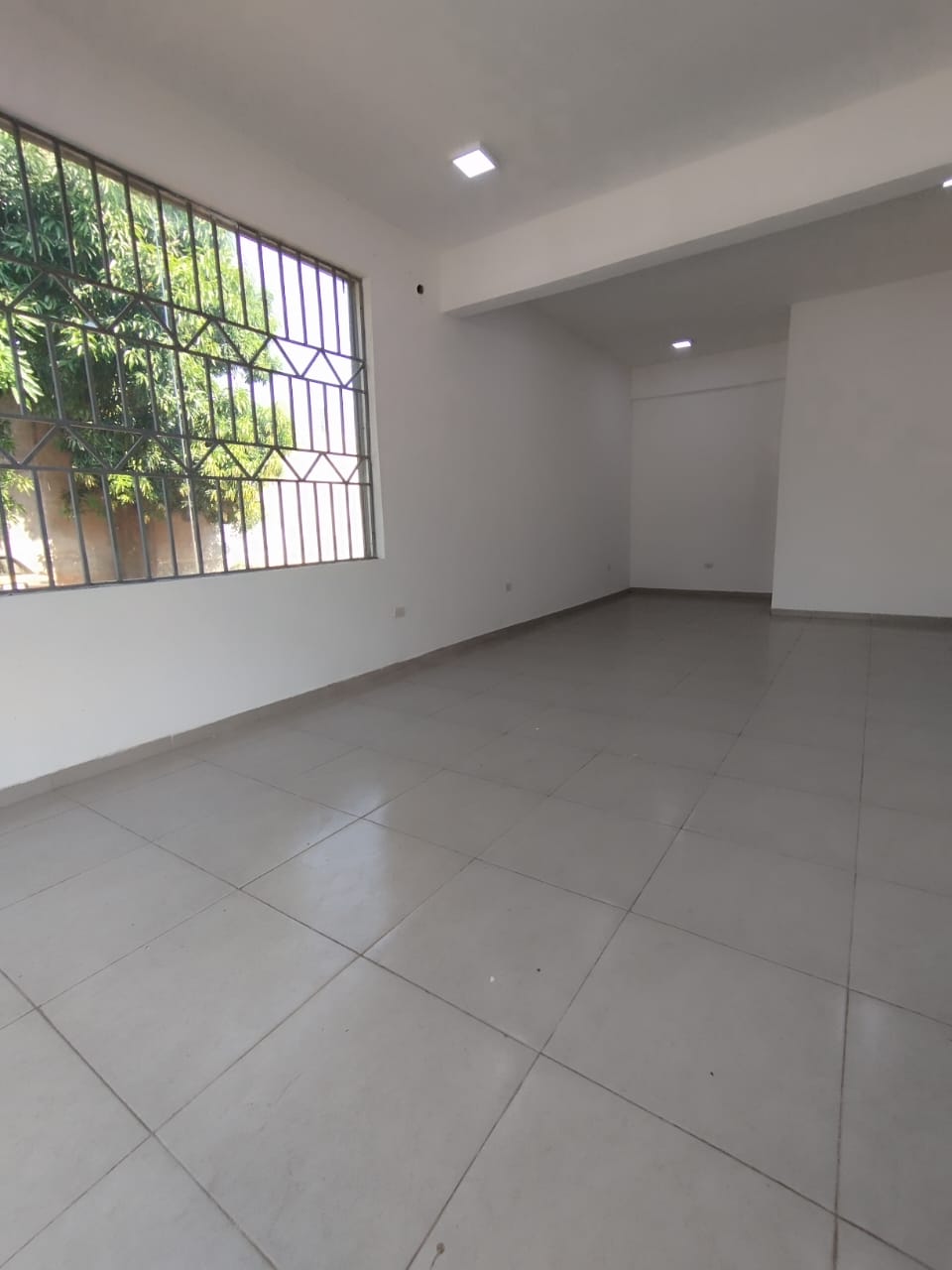 Alquiler - Salón Comercial - San Lorenzo — foto 3