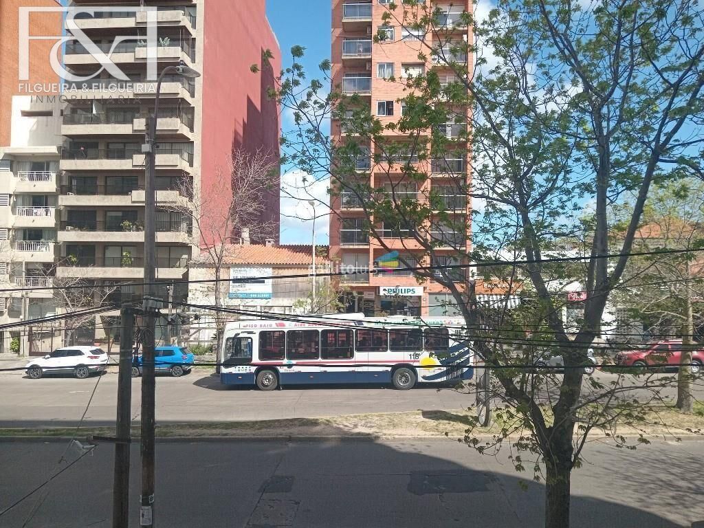 Apartamento en venta c/ cochera en Pocitos