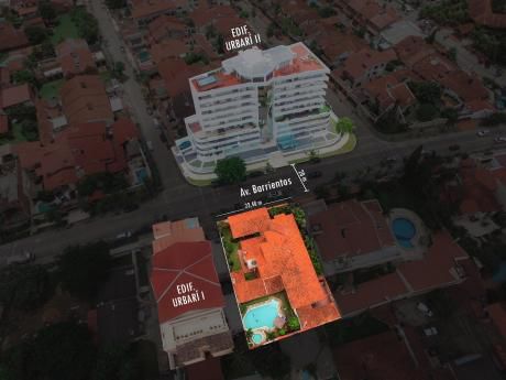 Amplia Casa En Urbari Con Excelente Ubicación