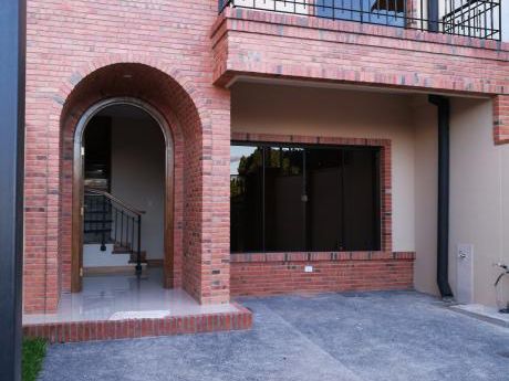Vendo Duplex A Estrenar ( Villa Aurelia ) Con Patio Y Opcion De Piscina