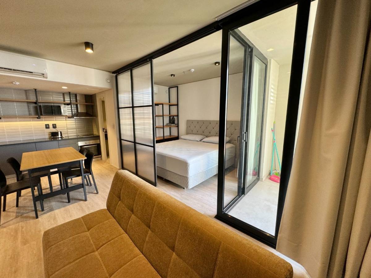 VENDO DEPTO 1 DORMITORIO AMOBLADO + 1 COCHERA EN THE STATION LAS MERCEDES — foto 3