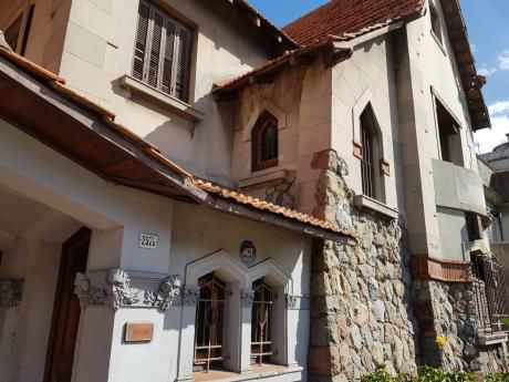 Casa De 5 Dormitorios Y 5 Baños