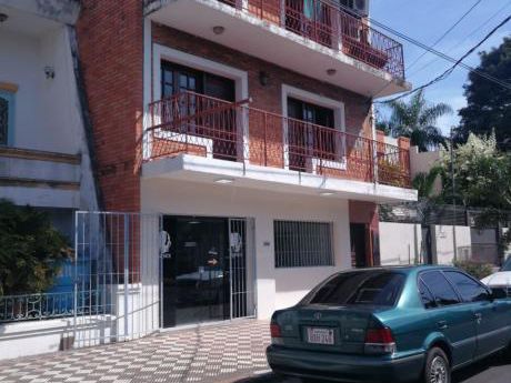 Tierra Inmobiliaria Alquila - Practico Departamento De 2 Dormitorios!